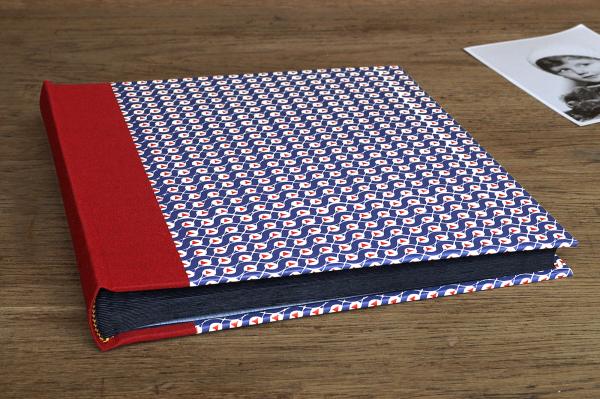 Blue - red photo album "Gustl", square album, retro pattern